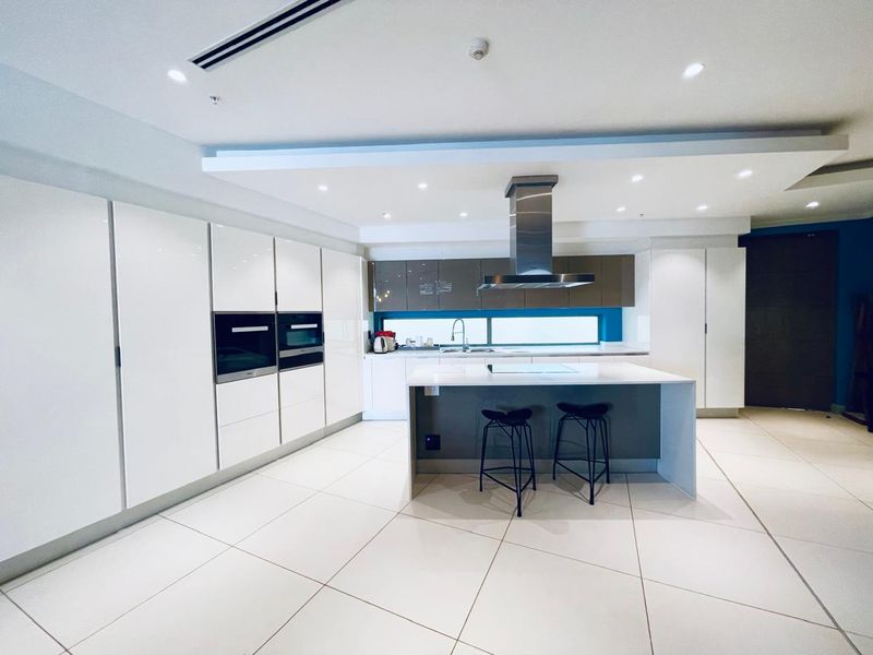 2 Bed Furnished Penthouse on Sandown - Photo 8