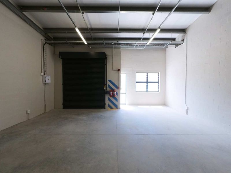 115sqm Warehouse space to let - Montague Gardens - Photo 10