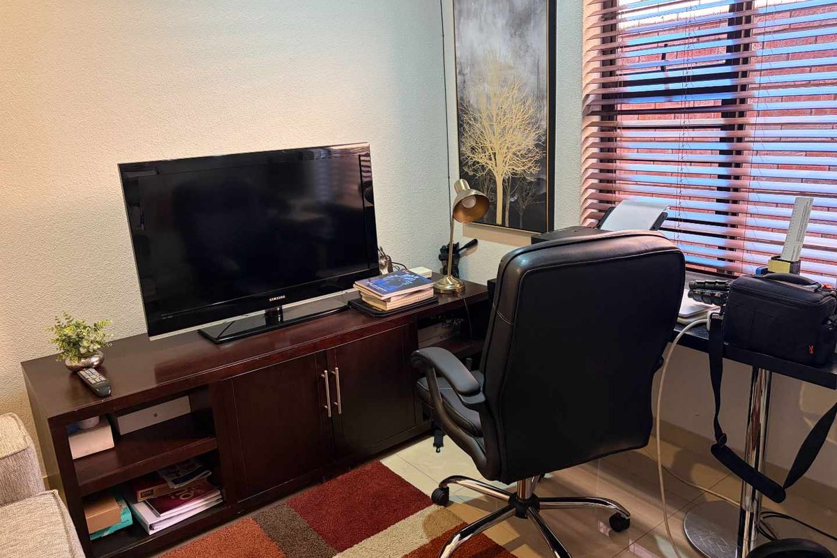 Fully furnished 3 Bedroom 2 bath Home in Noordhang - Photo 4