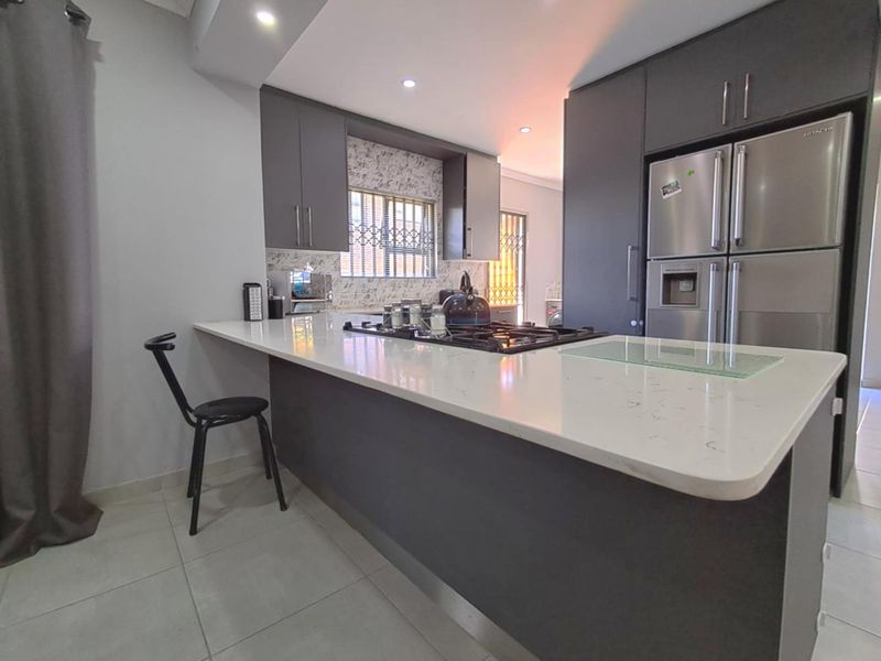 Stunning 3 Bedroom House for Sale in Bassonia - Photo 3