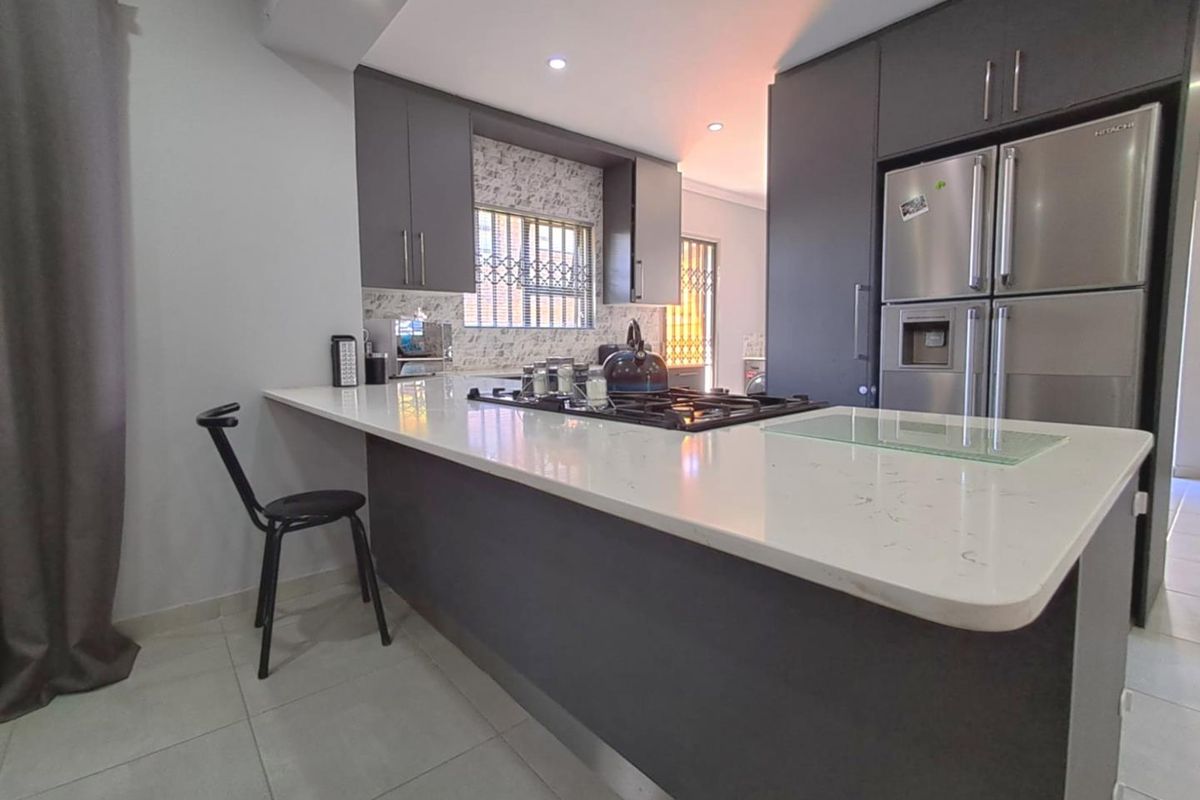 Stunning 3 Bedroom House for Sale in Bassonia - Photo 3