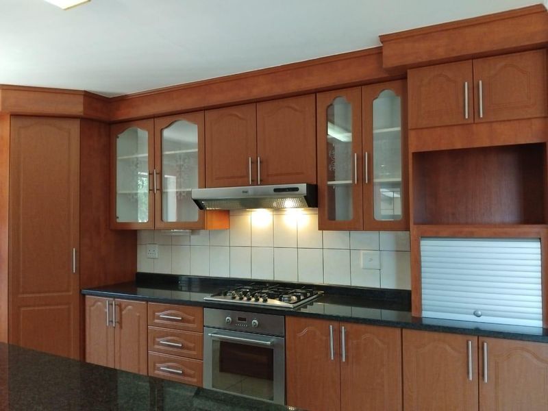 Exceptional Family Home with Stunning Views and Modern Comforts on the Garden Route - Photo 3