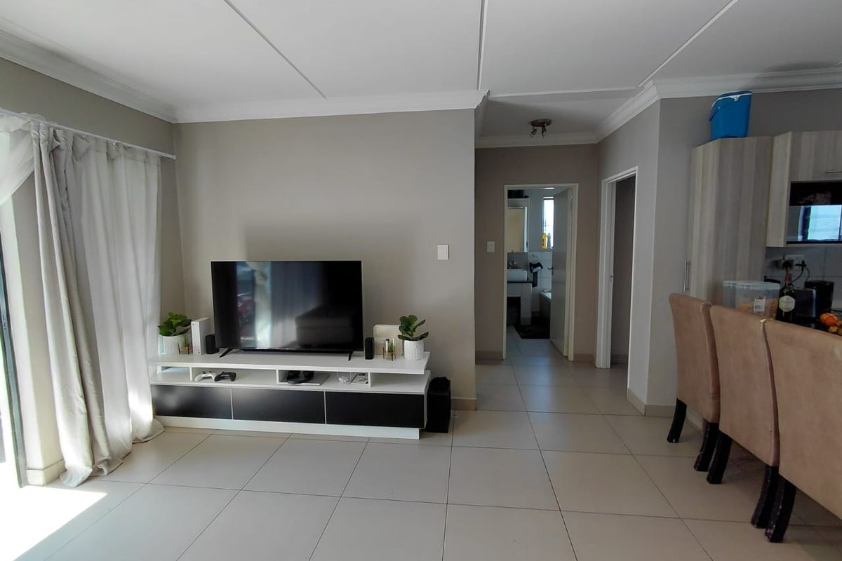 Charming 2-Bedroom Apartment in Birchwood Village - Photo 5