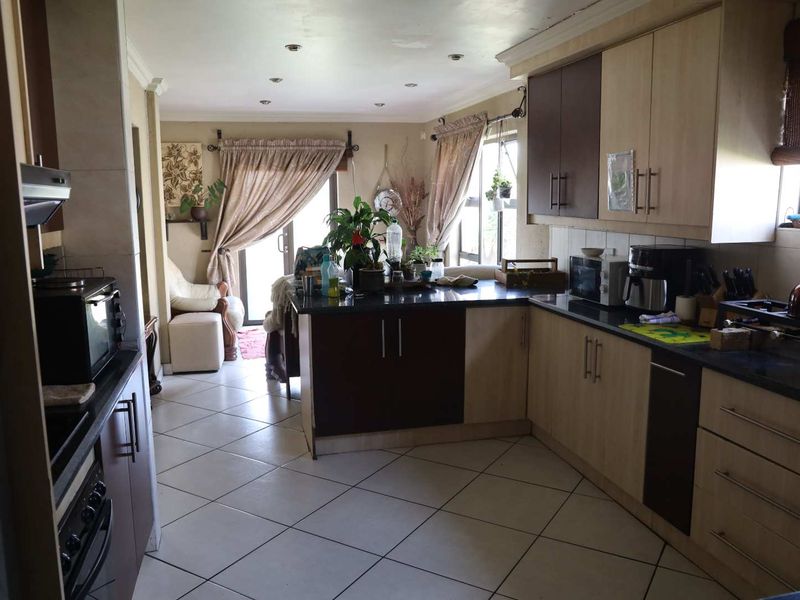 Beautiful Double Story Home waiting for you - Photo 10