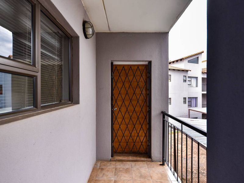 Exclusive Opportunity: Two-Bedroom Apartment IN HONEYDEW - Photo 5