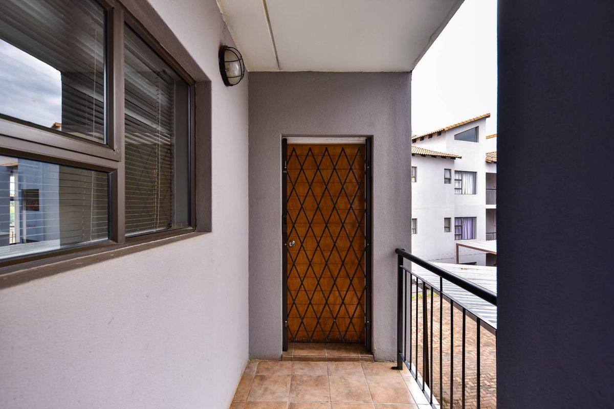 Exclusive Opportunity: Two-Bedroom Apartment IN HONEYDEW - Photo 5