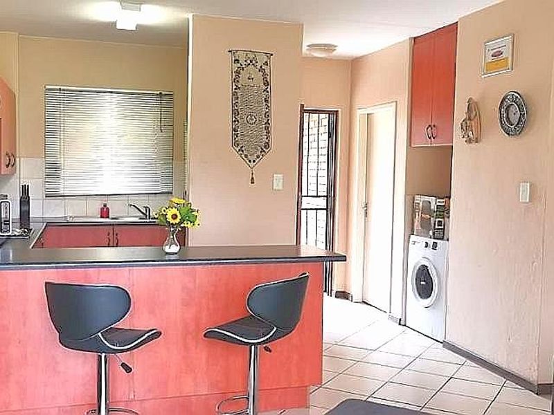 Wow well sized ground floor apartment in a well maintained complex in Honeydew. - Photo 3