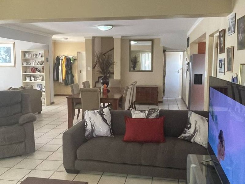 Estate living at its best !! Price negotiable - Photo 4