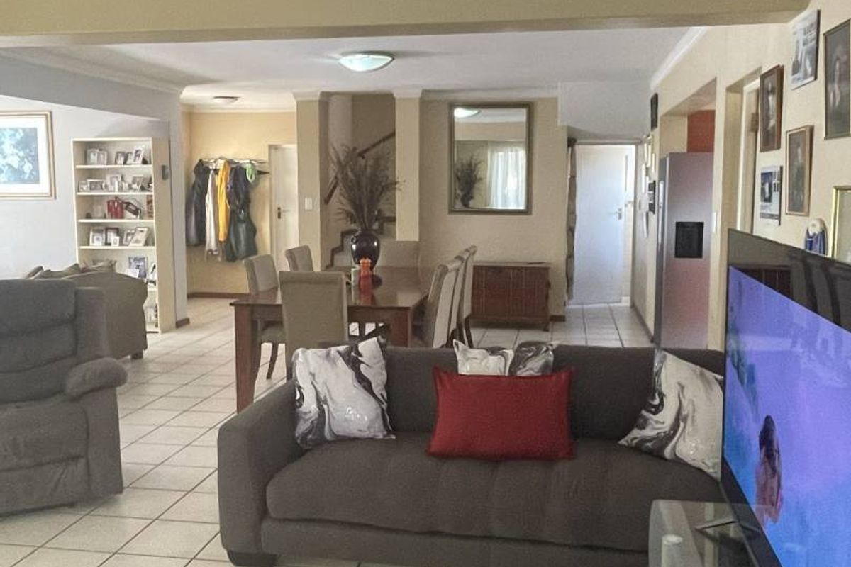 Estate living at its best !! Price negotiable - Photo 4