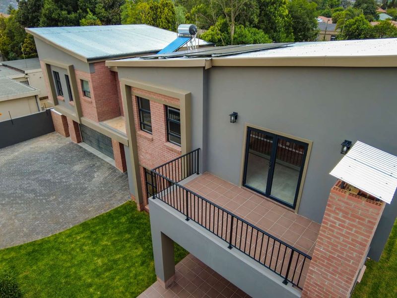 3 Bedroom Modern Home with Solar in Secure Complex - Photo 3