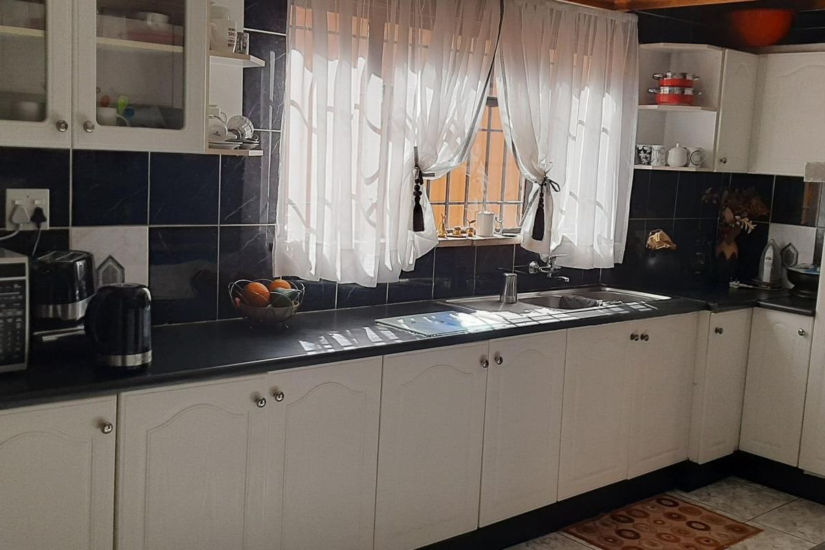2 Bedroom House for sale in Pimville - Photo 4