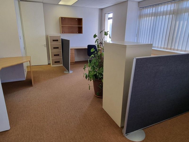 Ground Floor Office in Beautiful Business Park - Photo 7