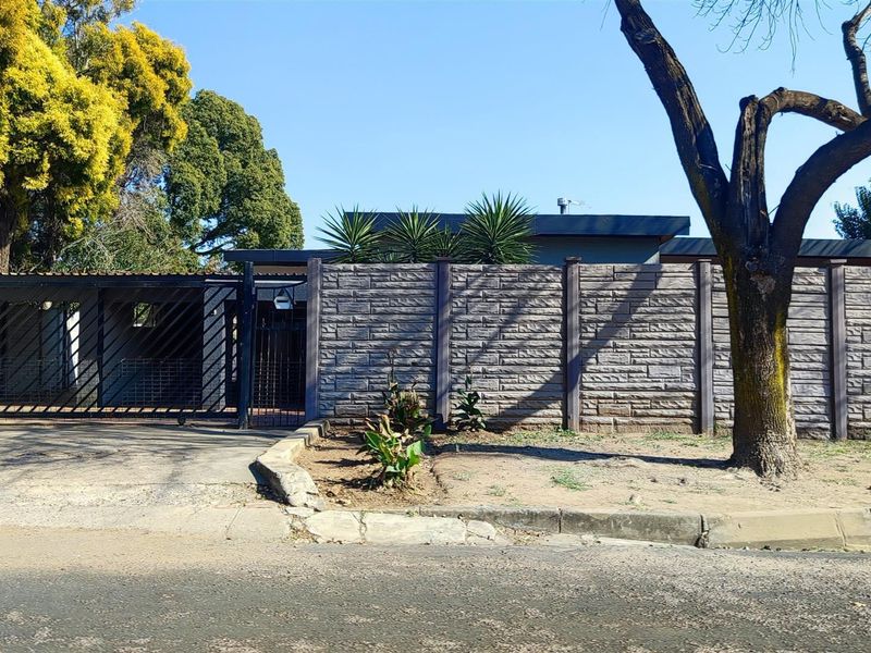 House For Sale in Alberton - Photo 1