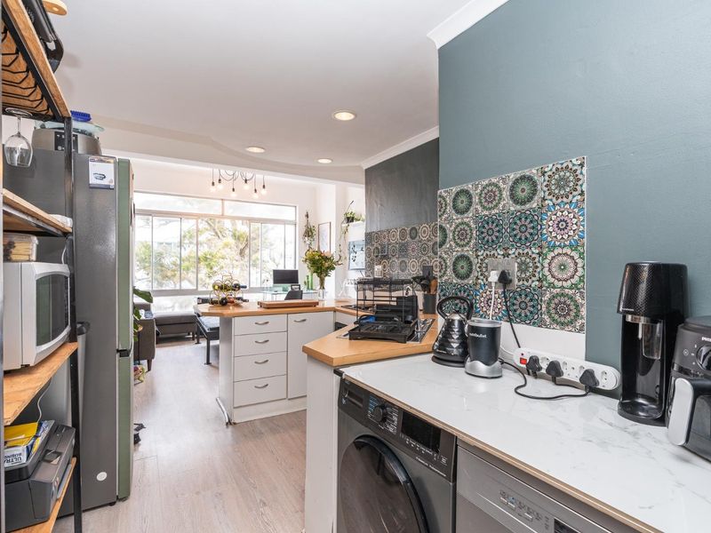 Art Deco one bedroom with Lions head view - Photo 10