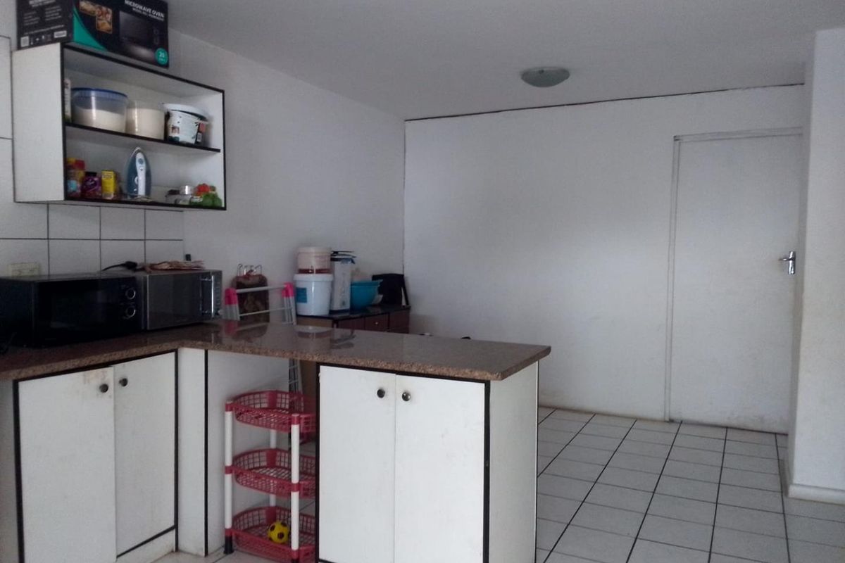 Your great investment in South Beach! Well-maintained building with good management  - Close to amenities, including shops, restaurants, and public transport - Photo 3