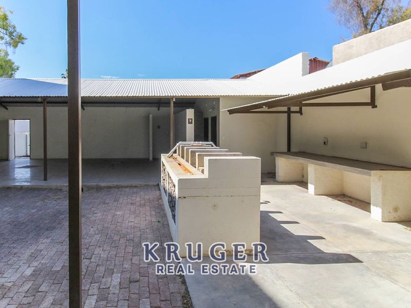 Business property available in the heart of Outjo - Photo 8