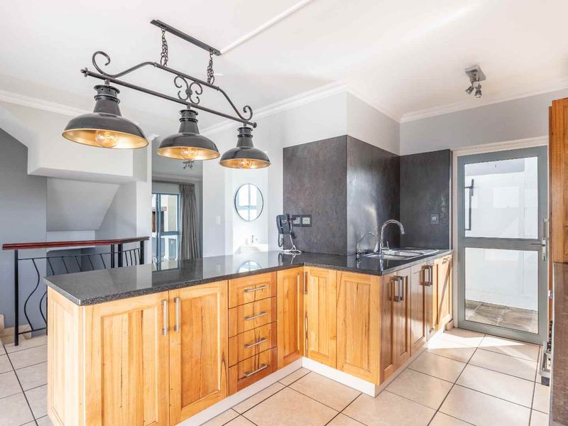 4 Bedroom House To Rent In Big Bay - Photo 7