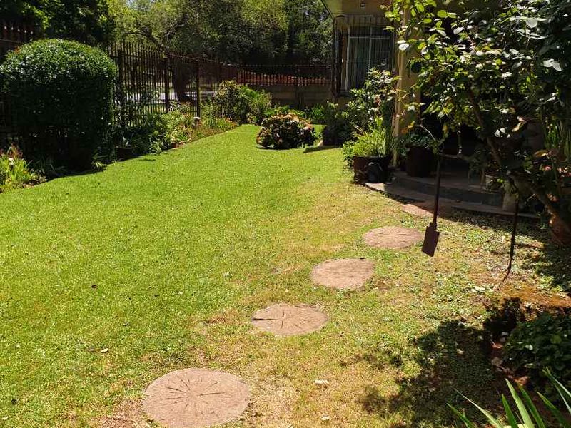 Large home in Selection Park - Photo 3