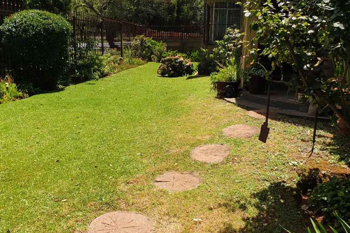 Large home in Selection Park - Photo 3