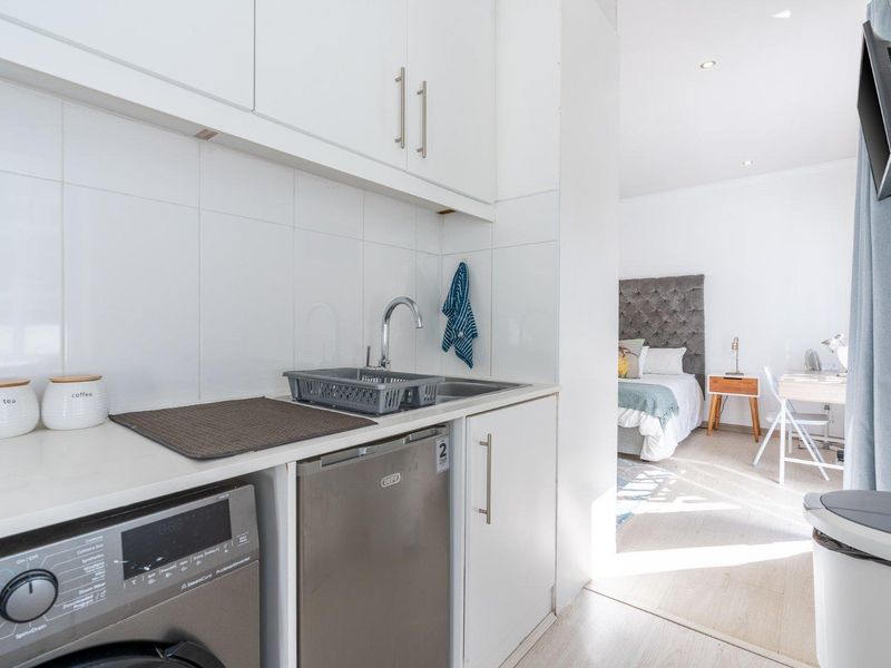 Studio With Garage and Fully Furnished - Photo 8