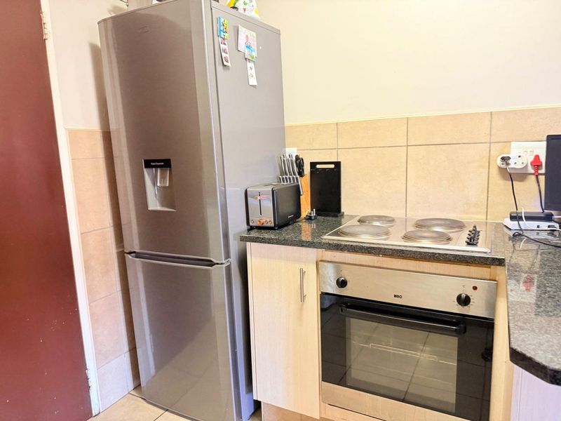 Perfect lock-up & go property - Photo 3