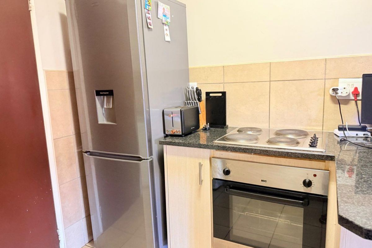 Perfect lock-up & go property - Photo 3