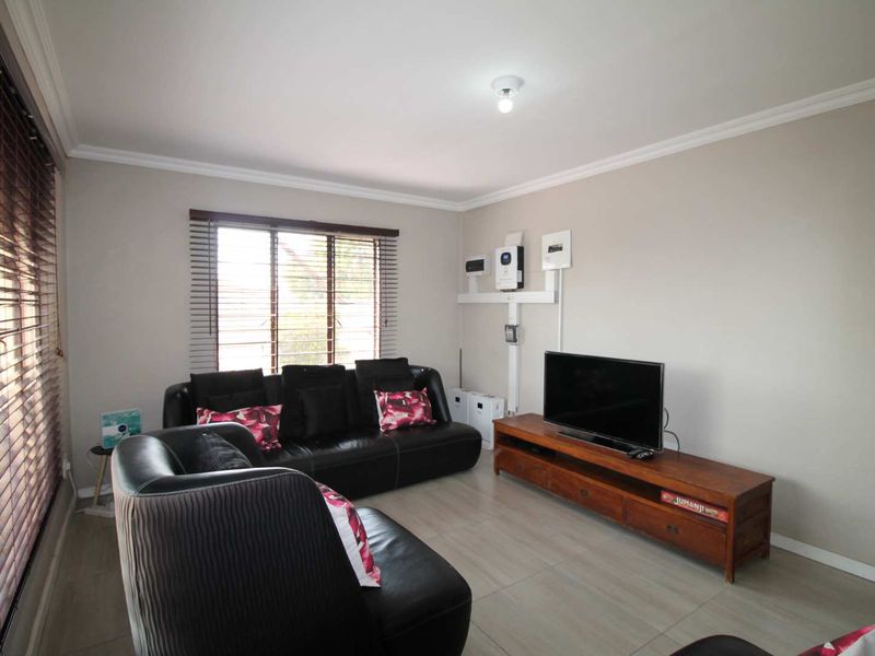 4 Bedroom house for sale in Cosmo City - Photo 4