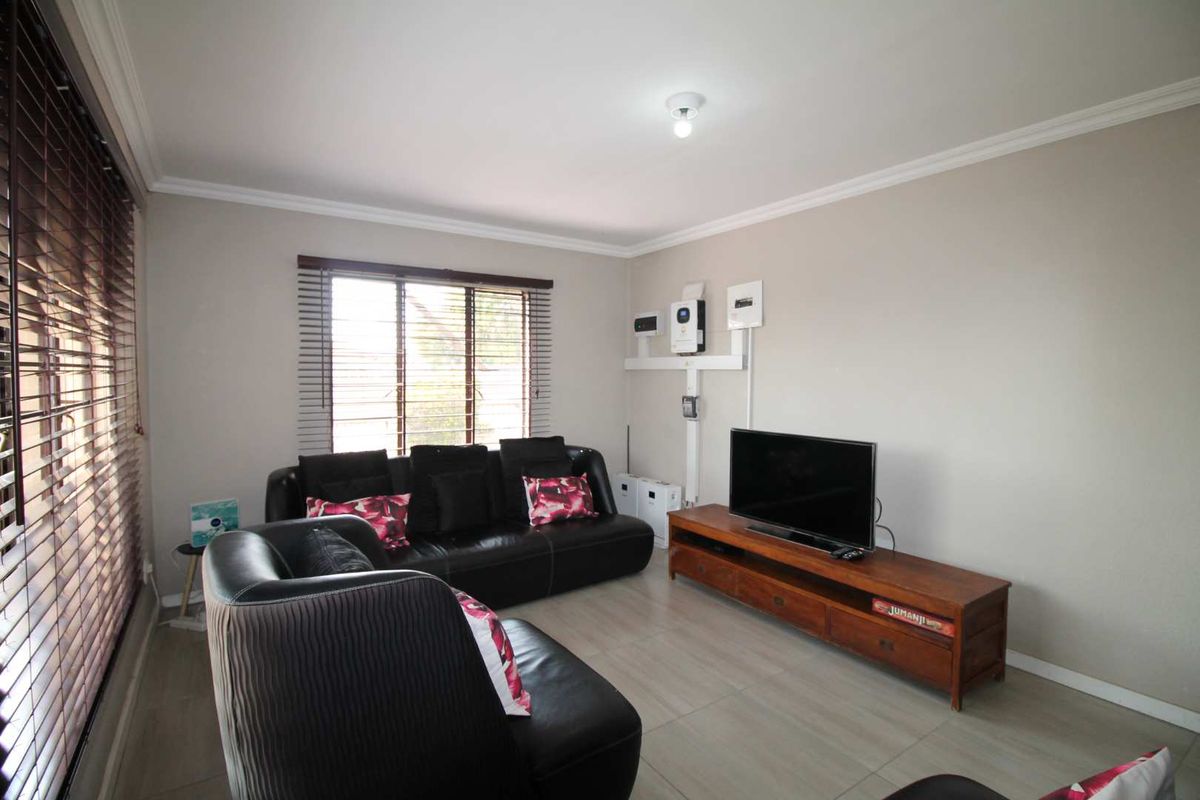 4 Bedroom house for sale in Cosmo City - Photo 4