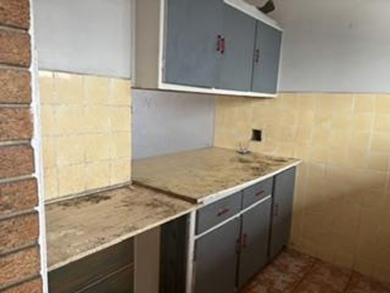 This 1 bedroom apartment can be yours! - Photo 2