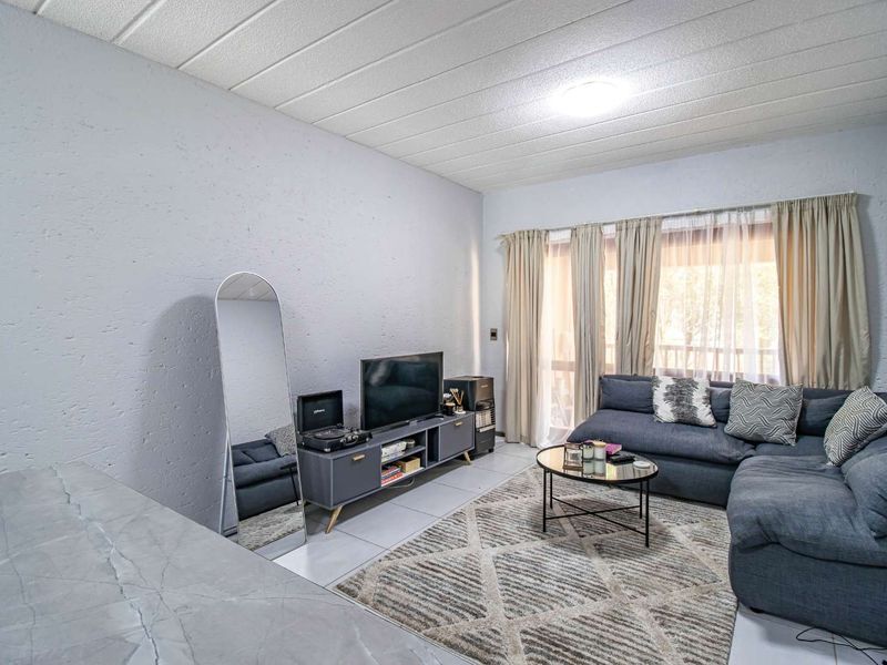 One bedroom apartment for sale in Lonehill - Photo 7
