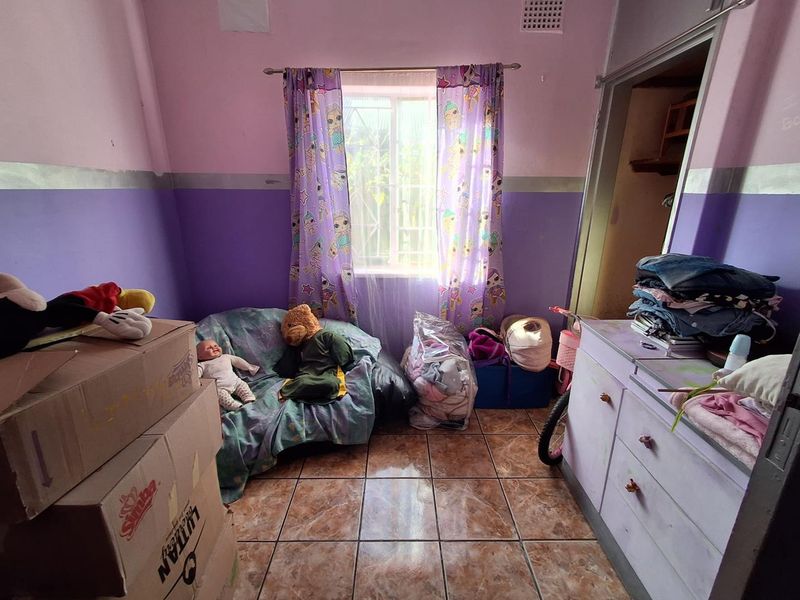 3-Bedroom Family Home with Swimming Pool, Garage & Secure Pet-Friendly Garden - Photo 7