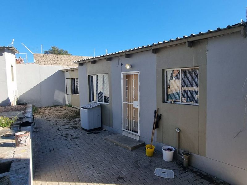 Dorado park incomplete 4 vedroom house with flats - Photo 2