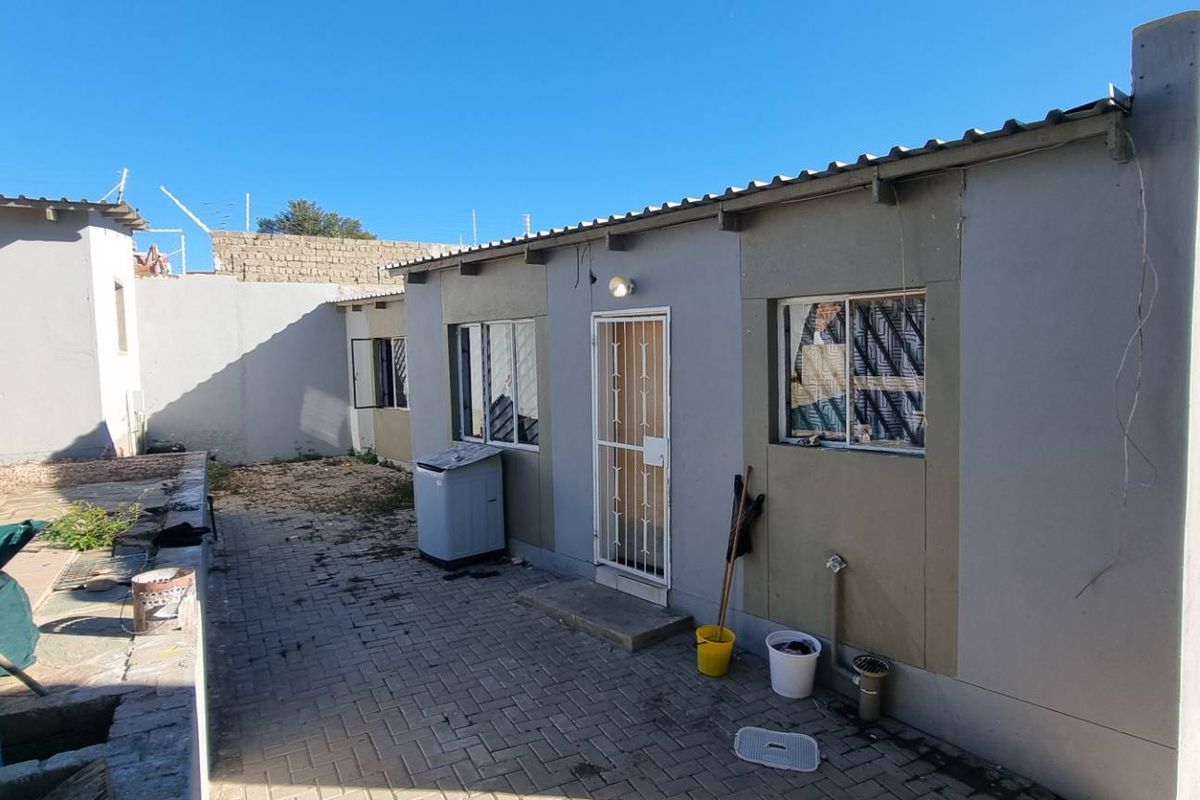 Dorado park incomplete 4 vedroom house with flats - Photo 2