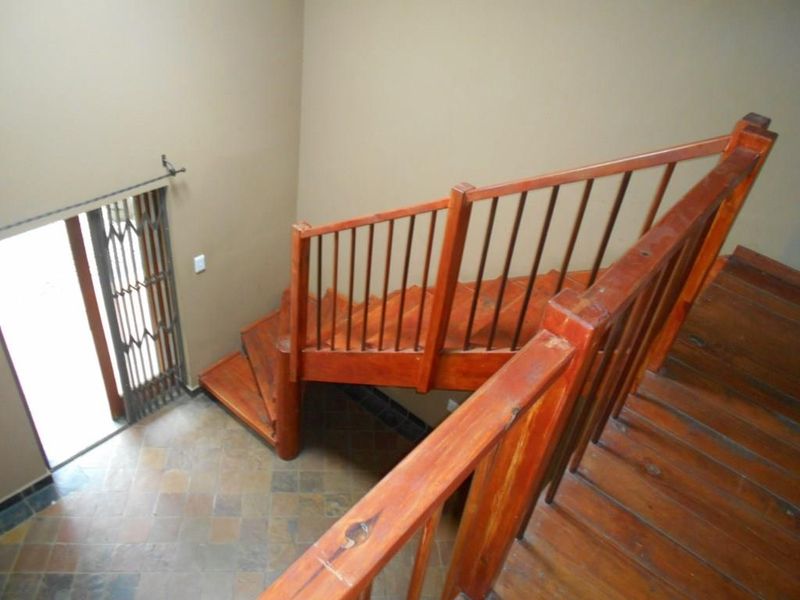 EXCLUSIVE MANDATE ON THIS 3 BEDROOM HOUSE WITH 5 FLATS PROUDLY ADVERTIZE BY KARIS PROPERTIES. - Photo 9