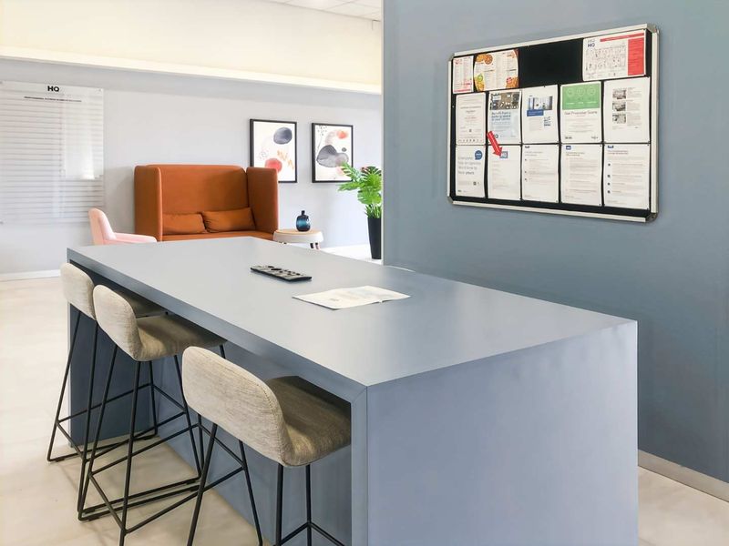 Book open plan office space for businesses of all sizes in HQ The Village Mall. - Photo 5