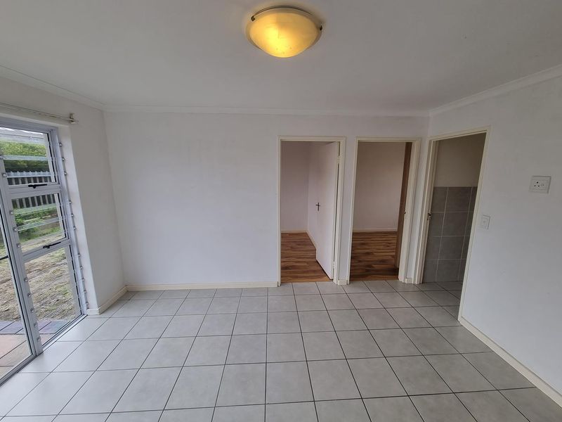Unfurnished Two Bedroom Ground Floor Apartment To Rent in Muizenberg - Photo 4