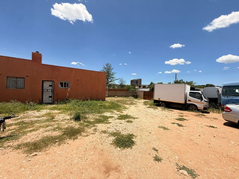 4 House for sale in Windhoek North with 3 Rooms outside - Photo 6