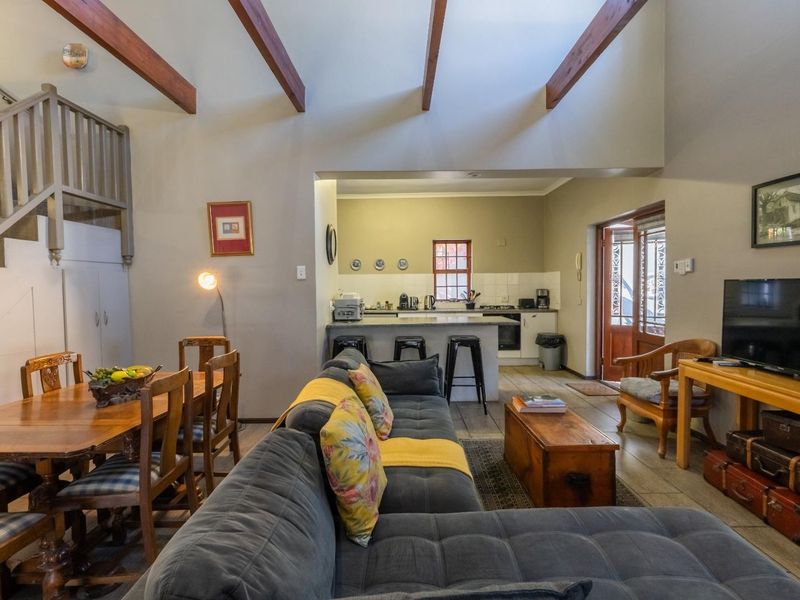Elegant Furnished 3/4 Bedroom Home with Plunge Pool in the Heart of Franschhoek - Photo 4