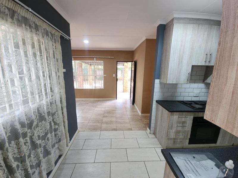 3A Lovely 2 Bedroom house for rent in Rayton Gauteng - Photo 3