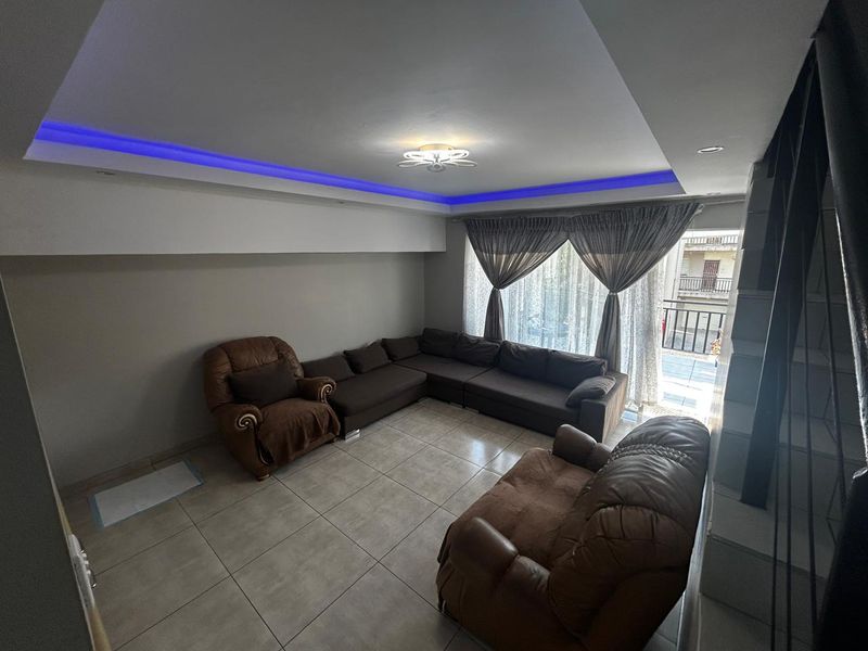 Spacious 4 bedroom in Halfway gardens Midrand - Photo 5