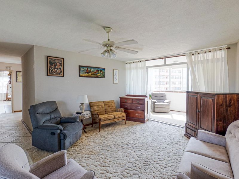 Spacious apartment with sea views - Photo 4