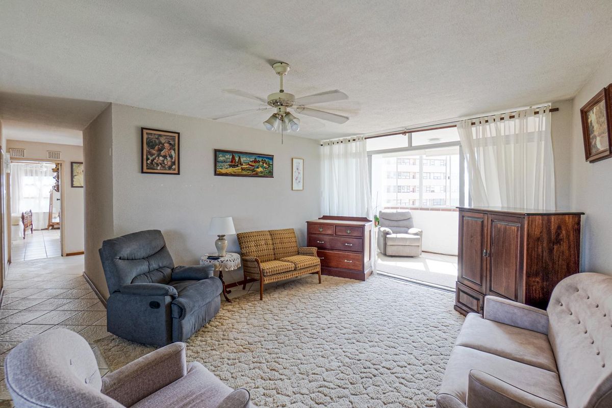 Spacious apartment with sea views - Photo 4