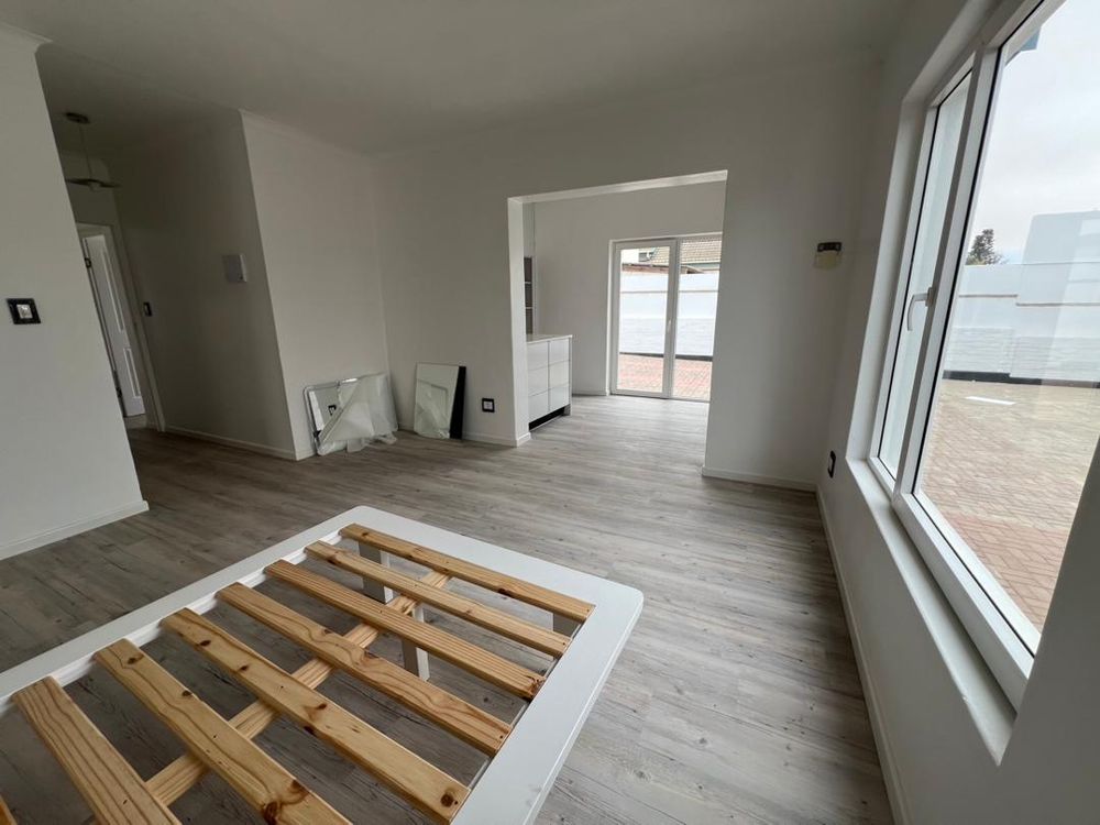 Main bedroom with walk-in closet