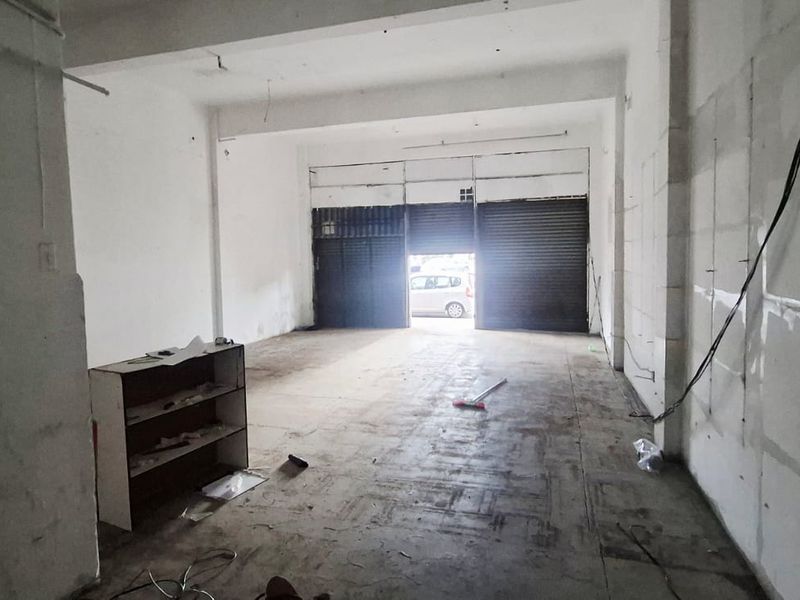 Prime Umgeni Rd Shop for Lease – Perfect for Retail or Workshop! - Photo 4