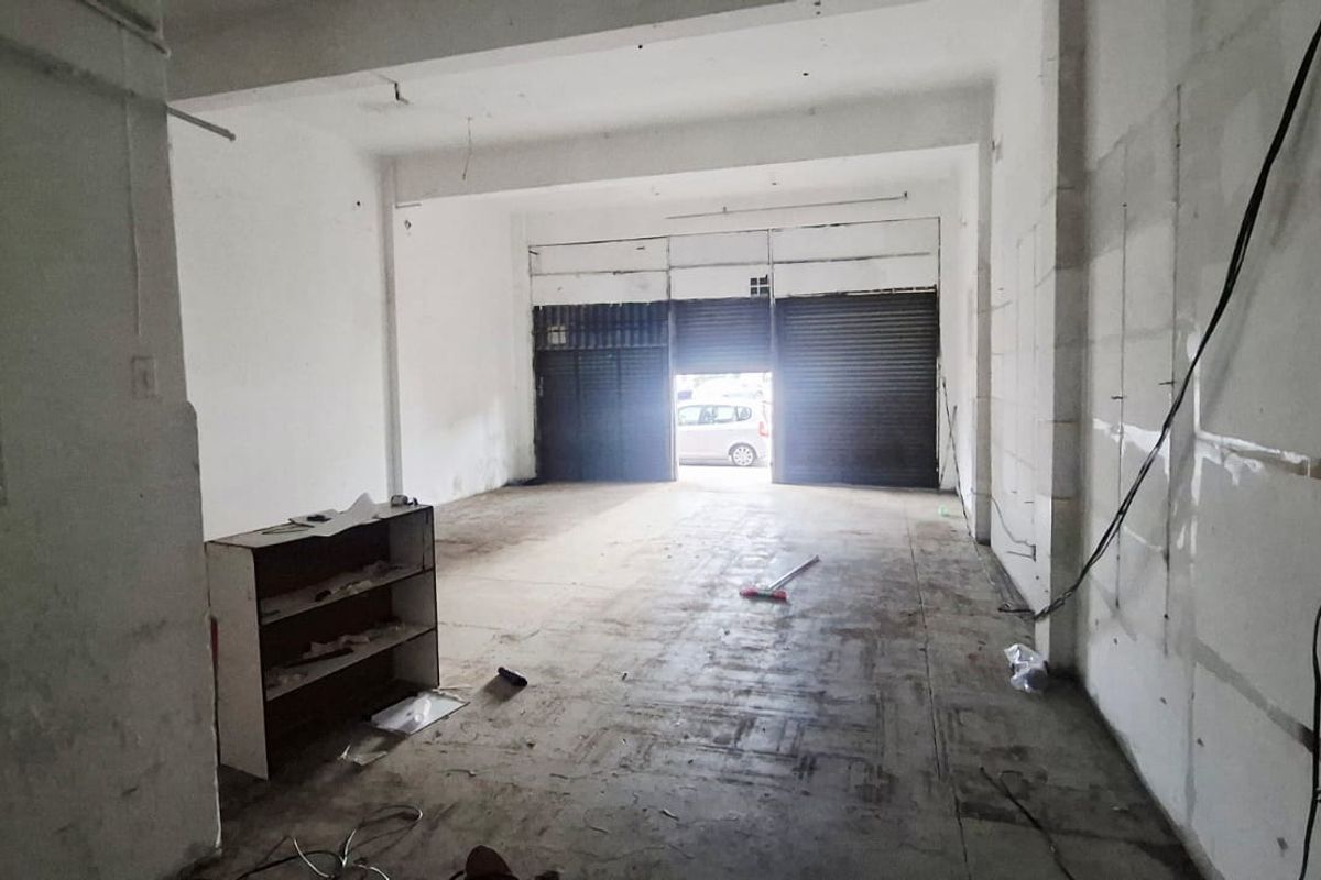 Prime Umgeni Rd Shop for Lease – Perfect for Retail or Workshop! - Photo 4