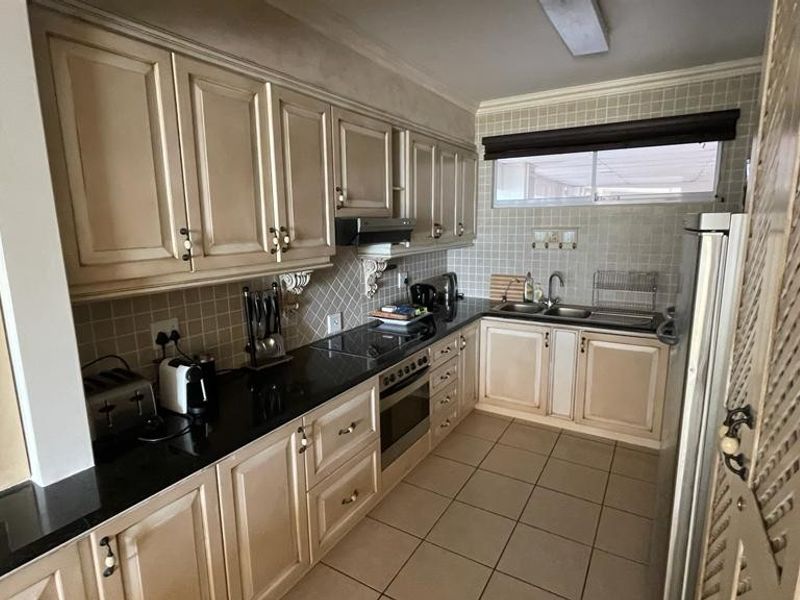 A Stunning Apartment With Modern Finishes In An Exclusive Apartment Block Right On Umhlanga's Frontline!!! - Photo 7