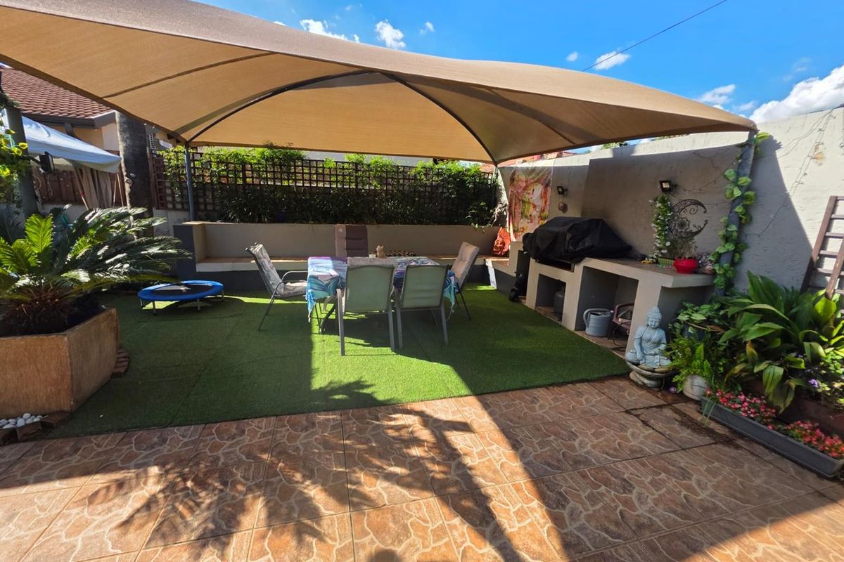 Relaxing Family Home - Photo 5