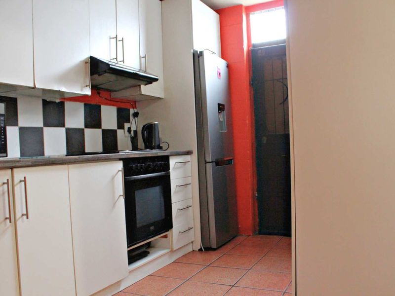 3 Bedroom House For Sale Located in Bonteheuwel - Photo 4
