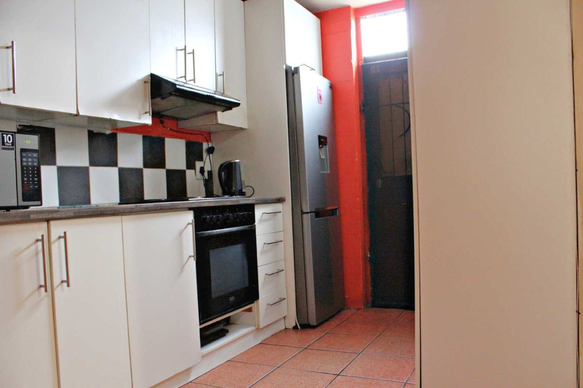 3 Bedroom House For Sale Located in Bonteheuwel - Photo 4