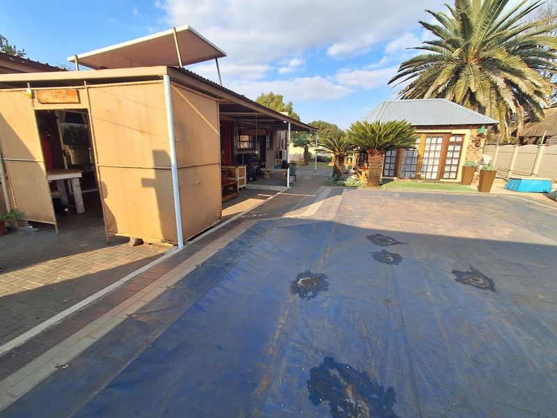 Priced to Sell - Family Home in Prestigious Golf Park - Photo 5